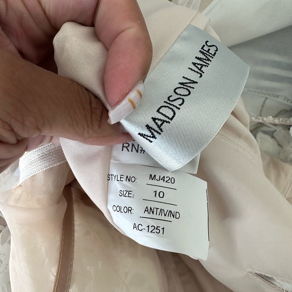 Madison James 420 (MJ 420) Wedding Dress - Picture 4 of 4